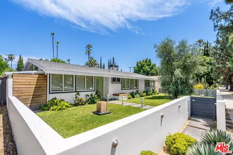19721 Victory Blvd, Woodland Hills, CA 91367