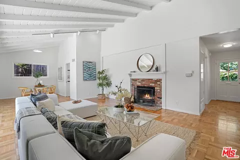 1001 Las Pulgas Rd, Pacific Palisades, CA 90272
