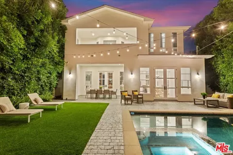 14930 Hesby St, Sherman Oaks, CA 91403