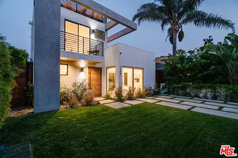 1050 Amoroso Pl, Venice, CA 90291