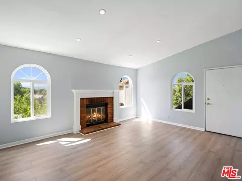 7110 Woodlake Ave #E, West Hills, CA 91307