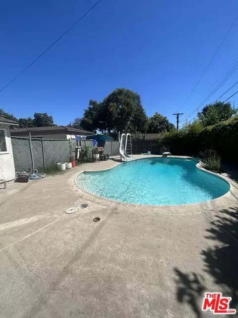 385 Oneida Dr, Pasadena, CA 91107