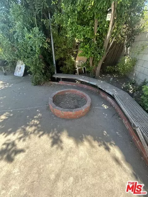 385 Oneida Dr, Pasadena, CA 91107 photo 2