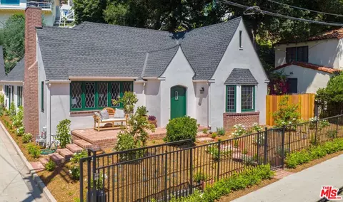 2753 N Beachwood Dr, Los Angeles, CA 90068
