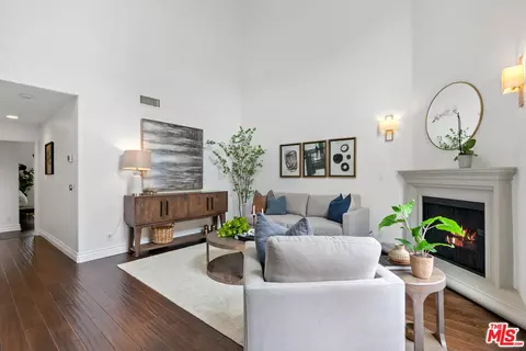 4128 Whitsett Ave #204, Studio City, CA 91604
