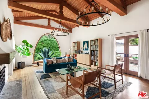 1114 E Mountain St, Glendale, CA 91207