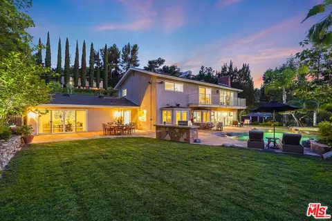 3148 Fond Dr, Encino, CA 91436