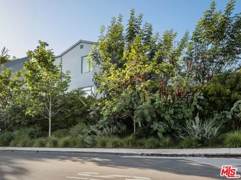 2401 N Commonwealth Ave, Los Angeles, CA 90027