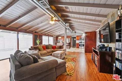2510 W 82nd St, Inglewood, CA 90305