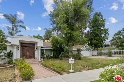 5242 Alhama Dr, Woodland Hills, CA 91364