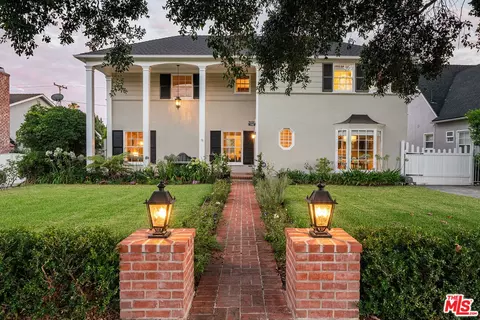 2166 Las Lunas St, Pasadena, CA 91107