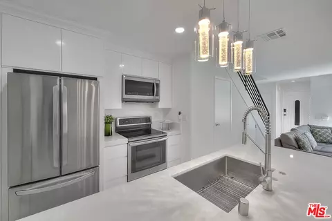 28505 Conejo View Dr, Agoura Hills, CA 91301