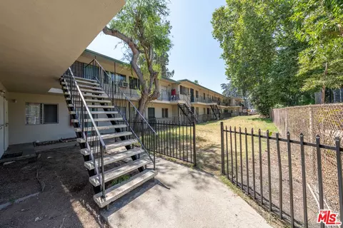 267 Barthe Dr, Pasadena, CA 91103 photo 3
