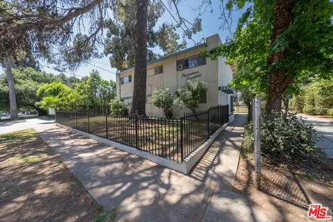 267 Barthe Dr, Pasadena, CA 91103 photo 2