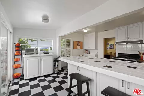 2126 Greenfield Ave, Los Angeles, CA 90025