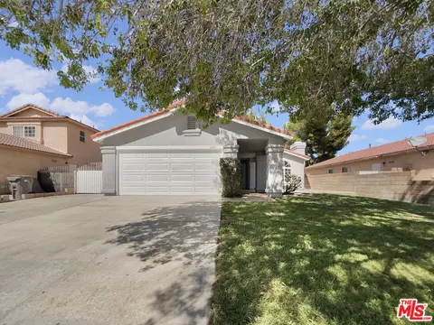 43925 Silver Bow Rd, Lancaster, CA 93535
