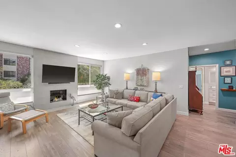 14569 Benefit St #105, Sherman Oaks, CA 91403