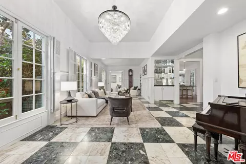 8954 Norma Pl, West Hollywood, CA 90069