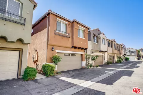 7603 N Courage Way, Van Nuys, CA 91405
