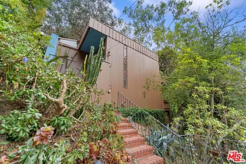 2189 Pointer Ln, Los Angeles, CA 90077