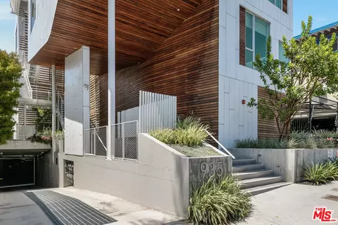 935 N San Vicente Blvd, West Hollywood, CA 90069