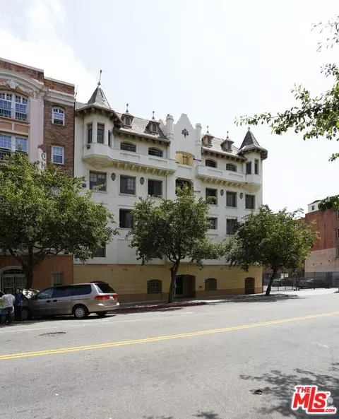 732 S Normandie Ave, Los Angeles, CA 90005