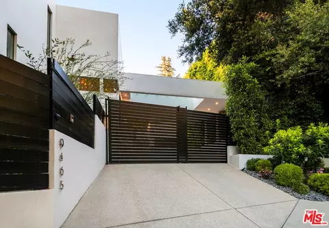 9465 Cherokee Ln, Beverly Hills, CA 90210