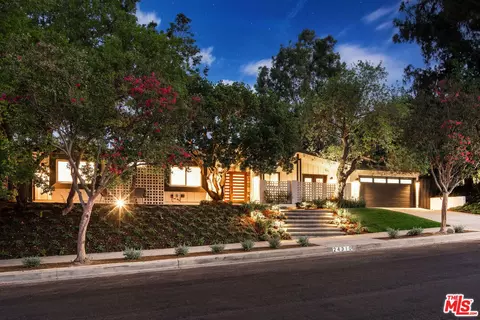 24310 Calvert St, Woodland Hills, CA 91367