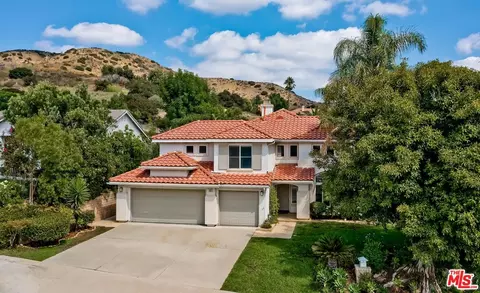 24517 Stagg St, West Hills, CA 91304