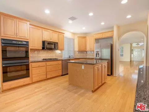 20531 Como Ln, Porter Ranch, CA 91326 photo 10