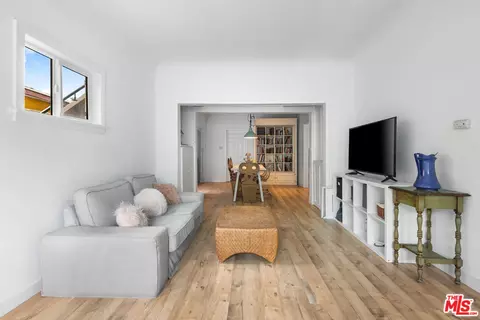 1561 W 23rd St, Los Angeles, CA 90007