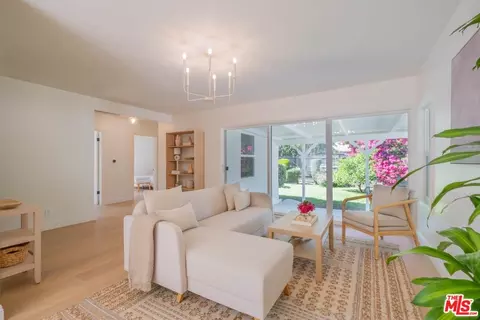 18349 Jovan St, Tarzana, CA 91335