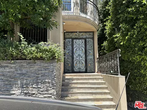 3401 Barham Blvd #4, Los Angeles, CA 90068