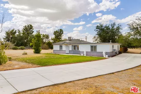 14566 Dos Palmas Rd, Victorville, CA 92392