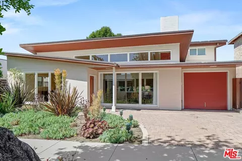 637 Las Lomas Ave, Pacific Palisades, CA 90272