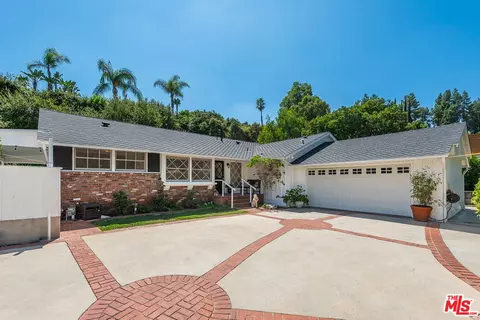 17032 Mooncrest Dr, Encino, CA 91436
