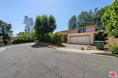 3001 Hutton Pl, Beverly Hills, CA 90210