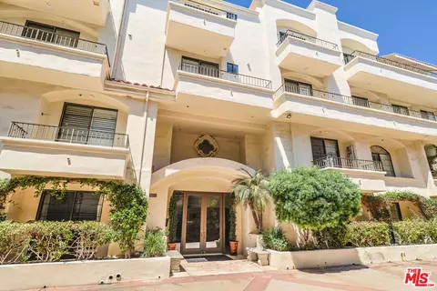453 S Barrington Ave #PH401, Los Angeles, CA 90049