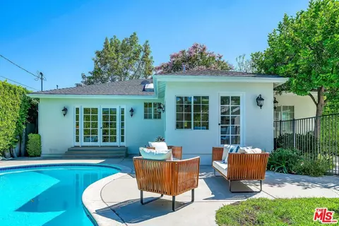 17501 Burma St, Encino, CA 91316
