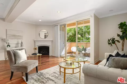 837 N Hudson Ave #201, Los Angeles, CA 90038