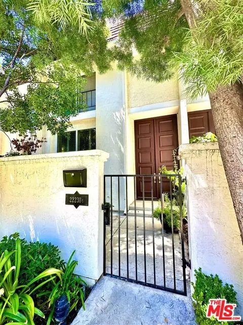 22231 Erwin St, Woodland Hills, CA 91367