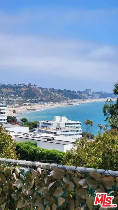 17432 Posetano Rd, Pacific Palisades, CA 90272
