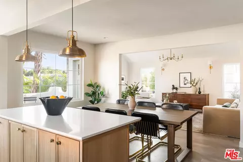 4025 W 58th Pl, Los Angeles, CA 90043