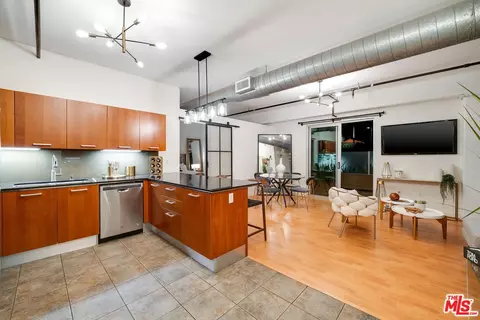 645 W 9th St #233, Los Angeles, CA 90015