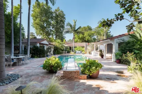 13838 Weddington St, Sherman Oaks, CA 91401