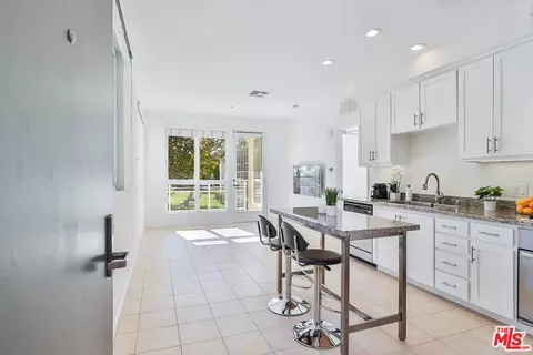21301 Erwin St #241, Woodland Hills, CA 91367