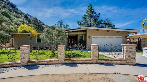 2002 Manistee Dr, La Canada Flintridge, CA 91011