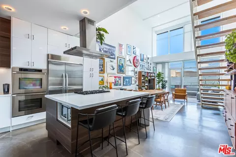 611 N Bronson Ave #9, Los Angeles, CA 90004