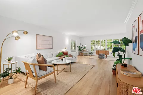 434 S Canon Dr #104, Beverly Hills, CA 90212
