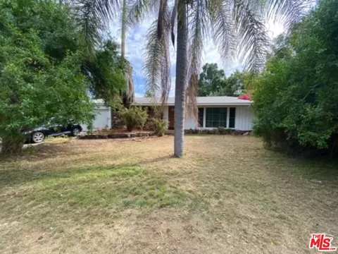 15962 Gault St, Lake Balboa, CA 91406